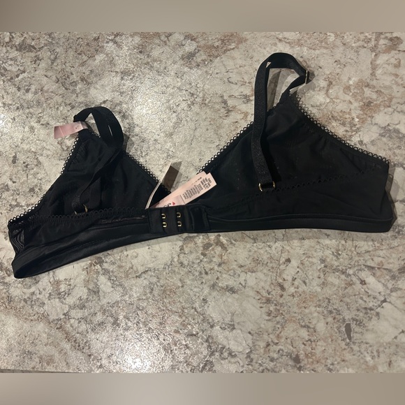 VS Black Spiderweb Bralette Black Nwt Large - Picture 5 of 10